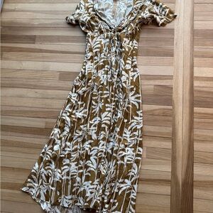 Chic Botanical Maxi Dress in Tan and White